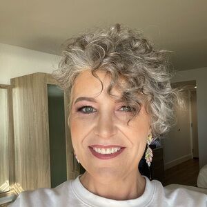 Meet your Posher, Angelyn.